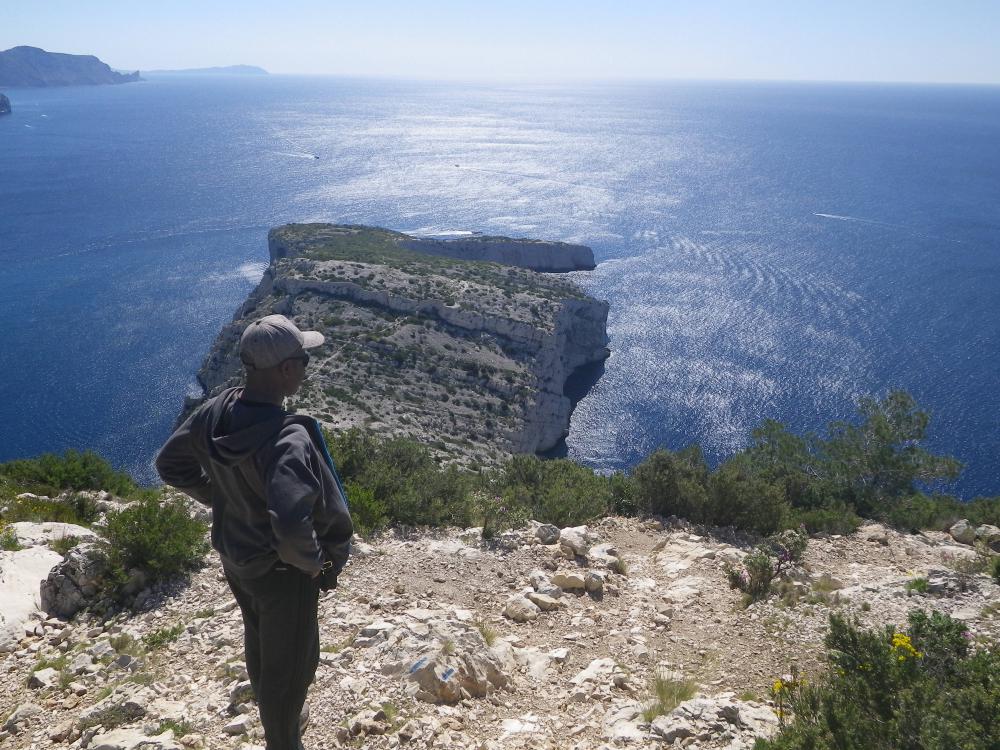 Pointe de la Voile : la pointe du Cap Morgiou, le profil de la Falaise de la Voile vus du dessus du Col du Renard